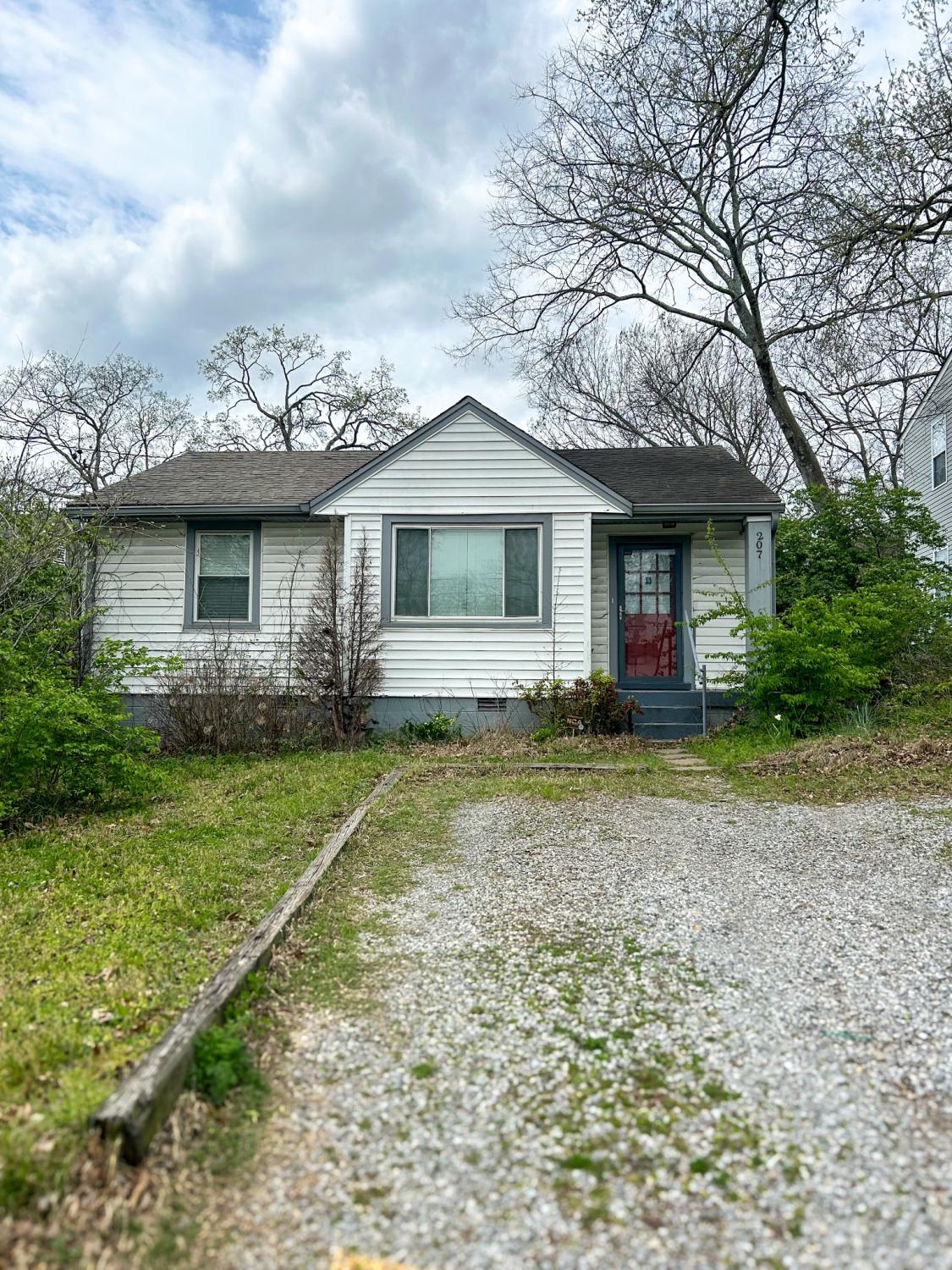 207-Chamberlin-St For Sale