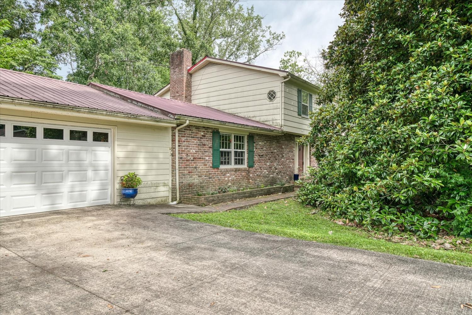 1025-N-Maple-Ave For Sale