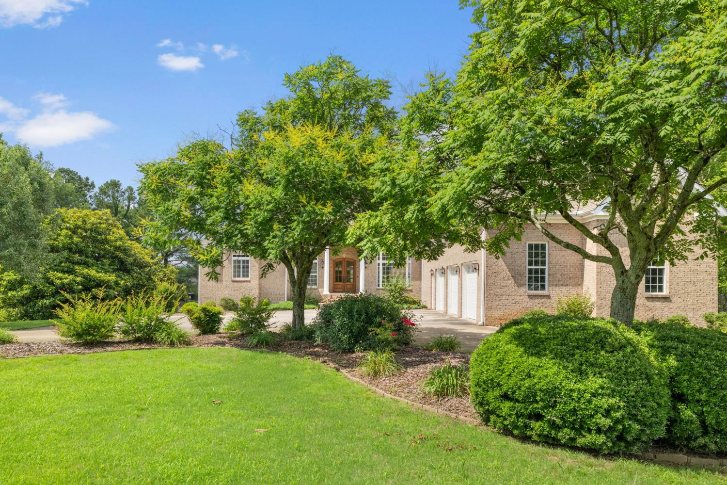 101 E Meadow Hill Dr AL 35633 For Sale - 