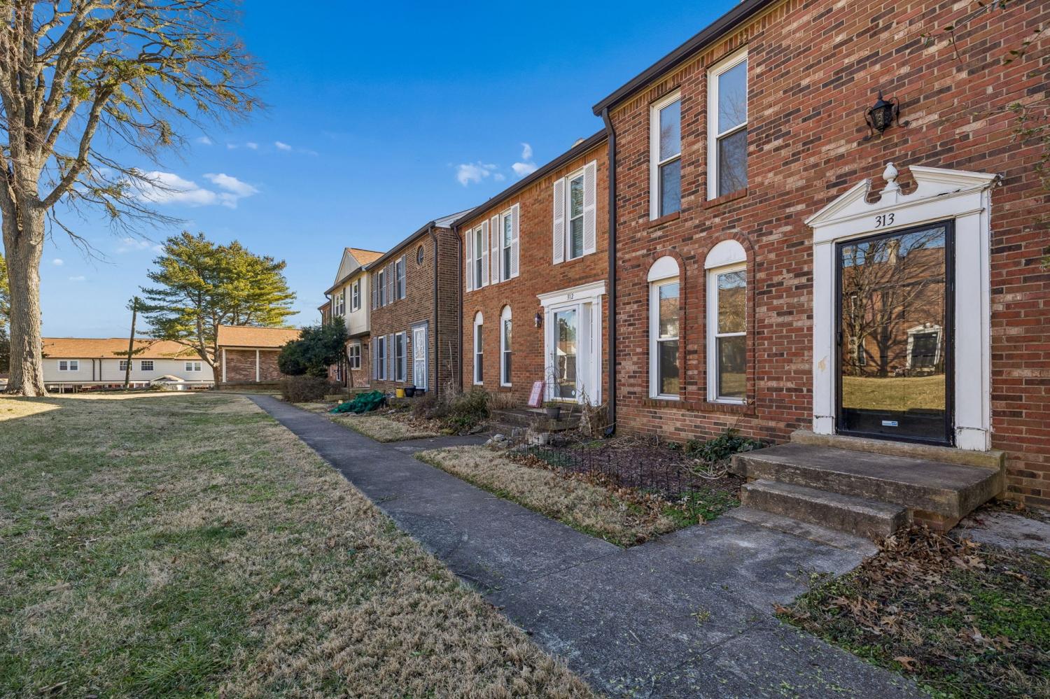 313-Huntington-Ridge-Dr For Sale