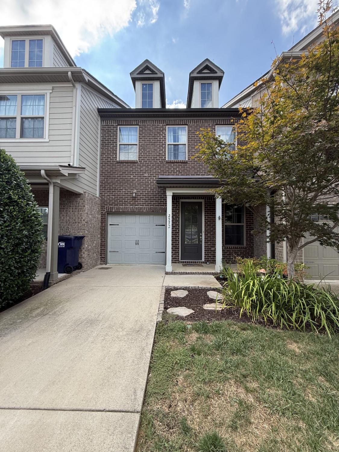 2572-Wellesley-Square-Dr For Sale