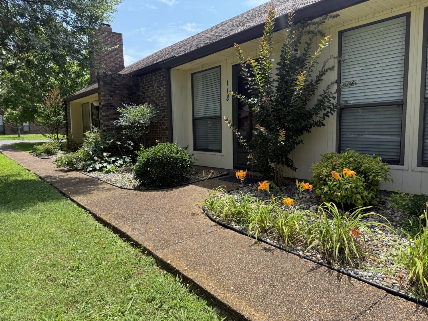 118-Castlewood-Ln For Sale