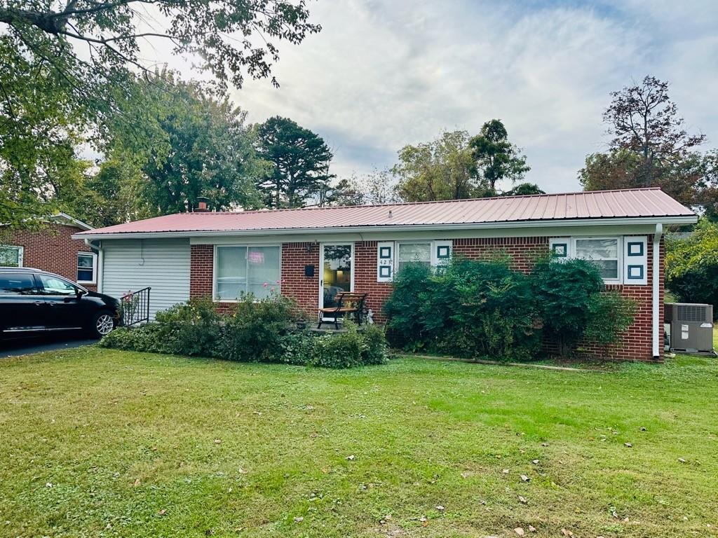 423-S-Walnut-Ave For Sale
