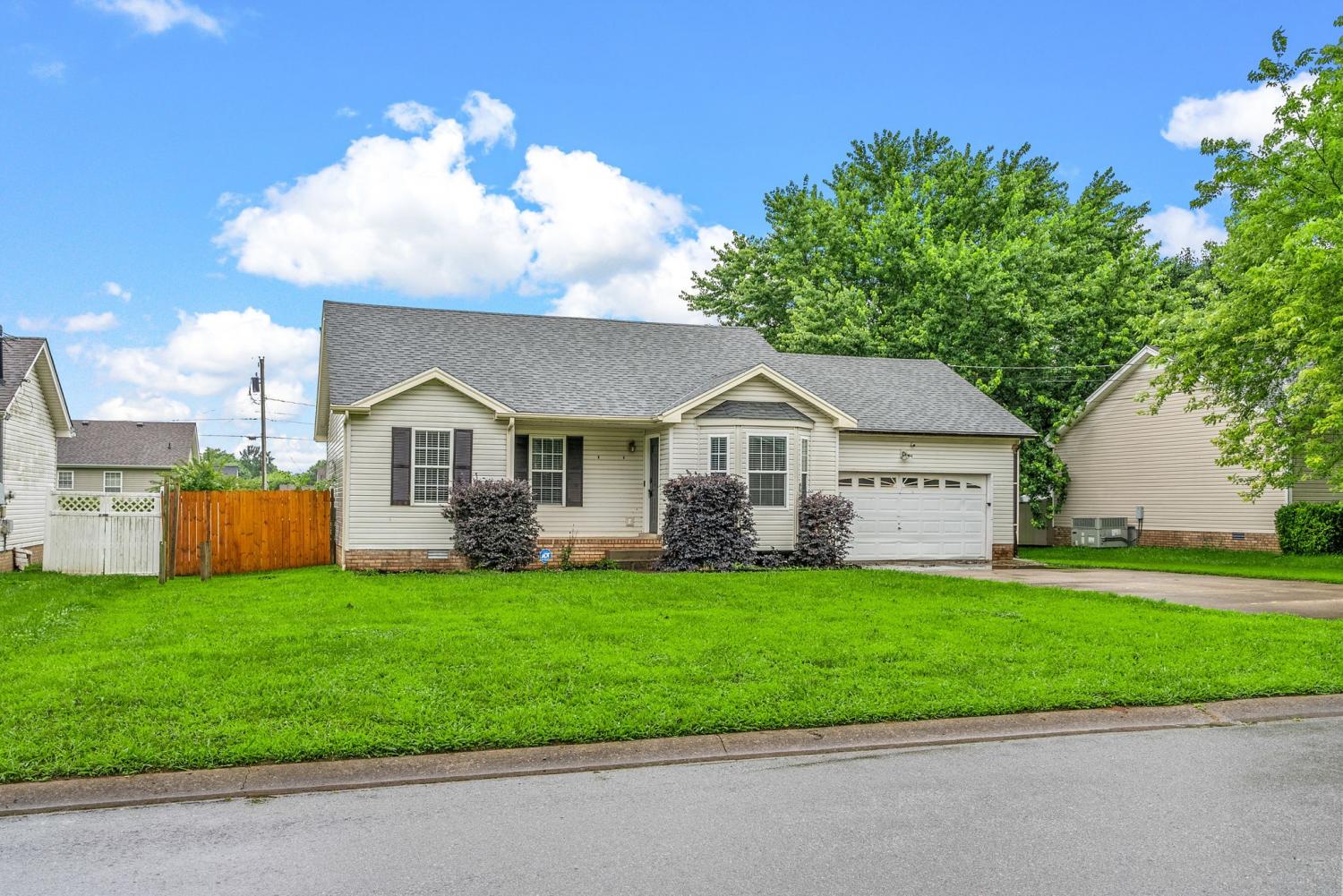 3452 Sandpiper Dr TN 37042 For Sale -