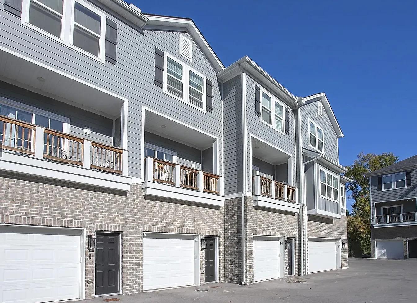 450-Glastonbury-Rd For Sale
