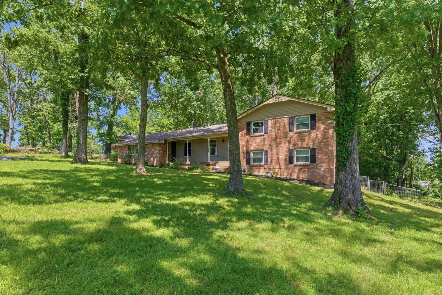 201-Holiday-Dr For Sale