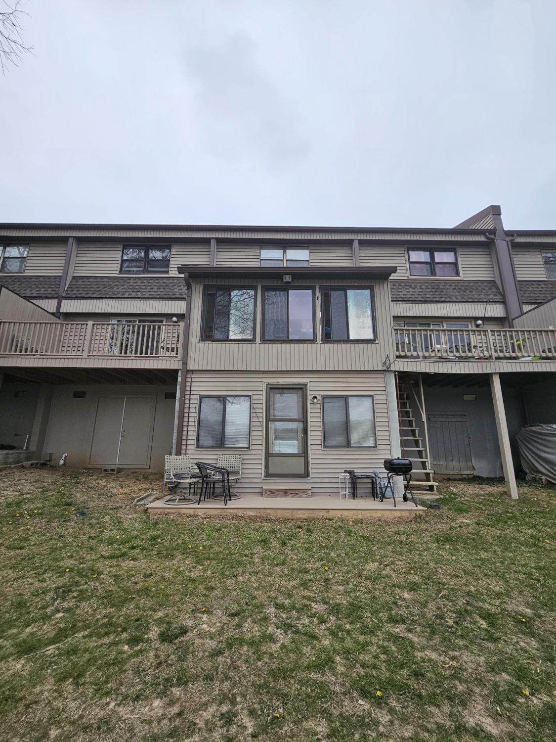 6-Lakeshore-Ct For Sale