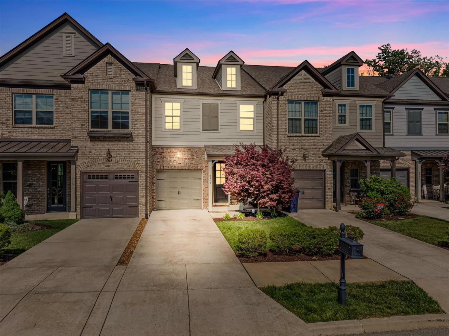 2599-Wellesley-Square-Dr For Sale