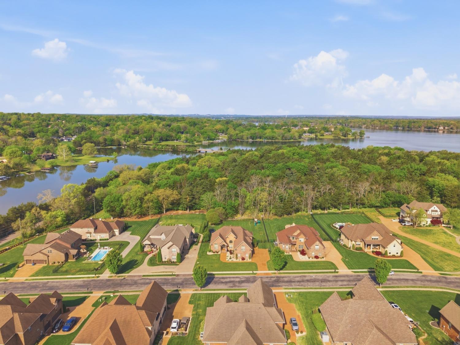 107-Avalon-Bay-Dr For Sale