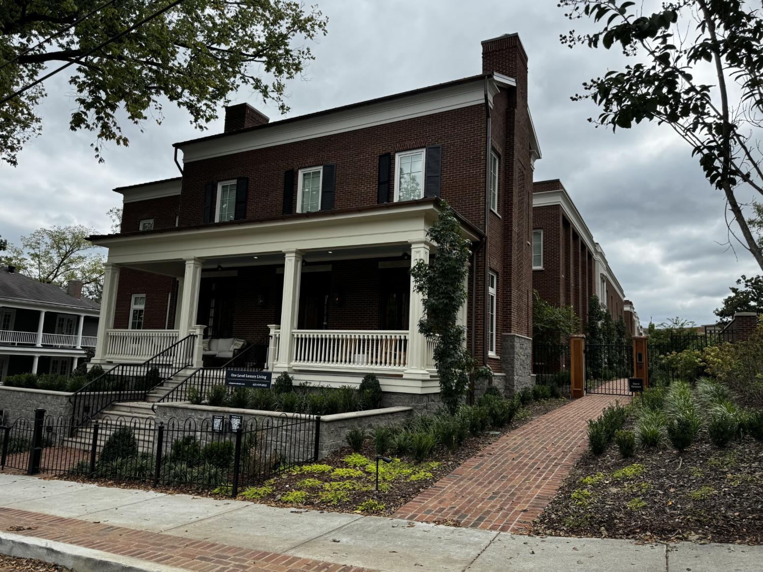 725-W-Main-St For Sale