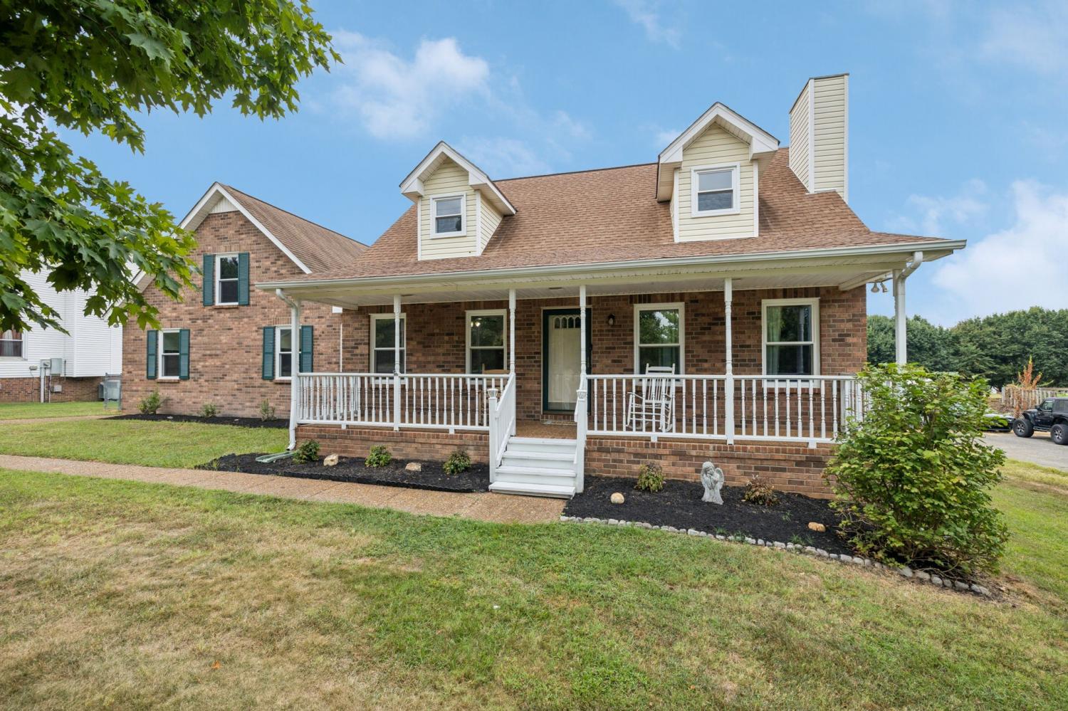 213-Lone-Oak-Dr For Sale