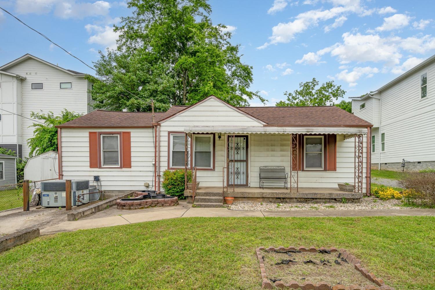 942-Youngs-Ln For Sale