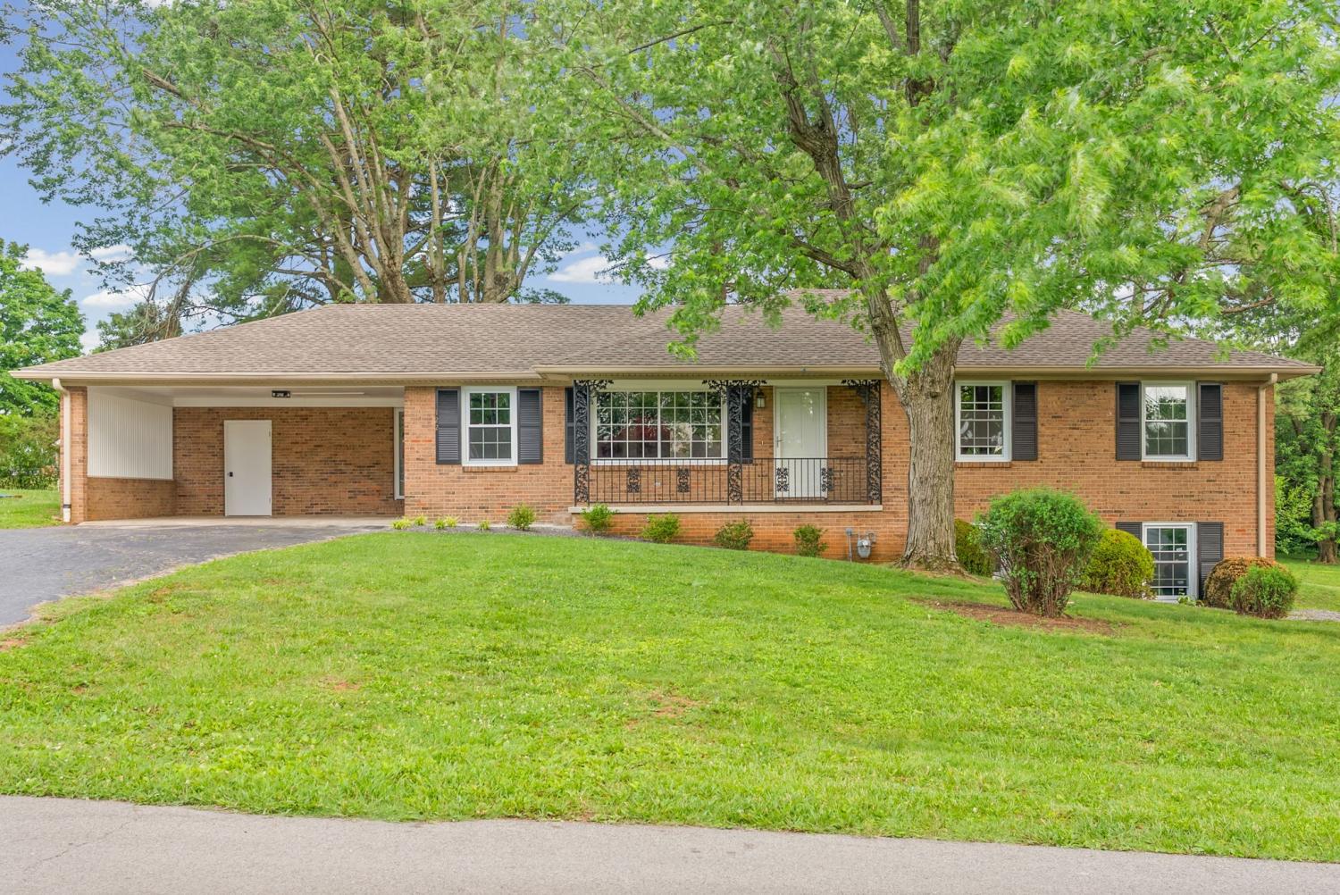 122-Donna-Dr For Sale