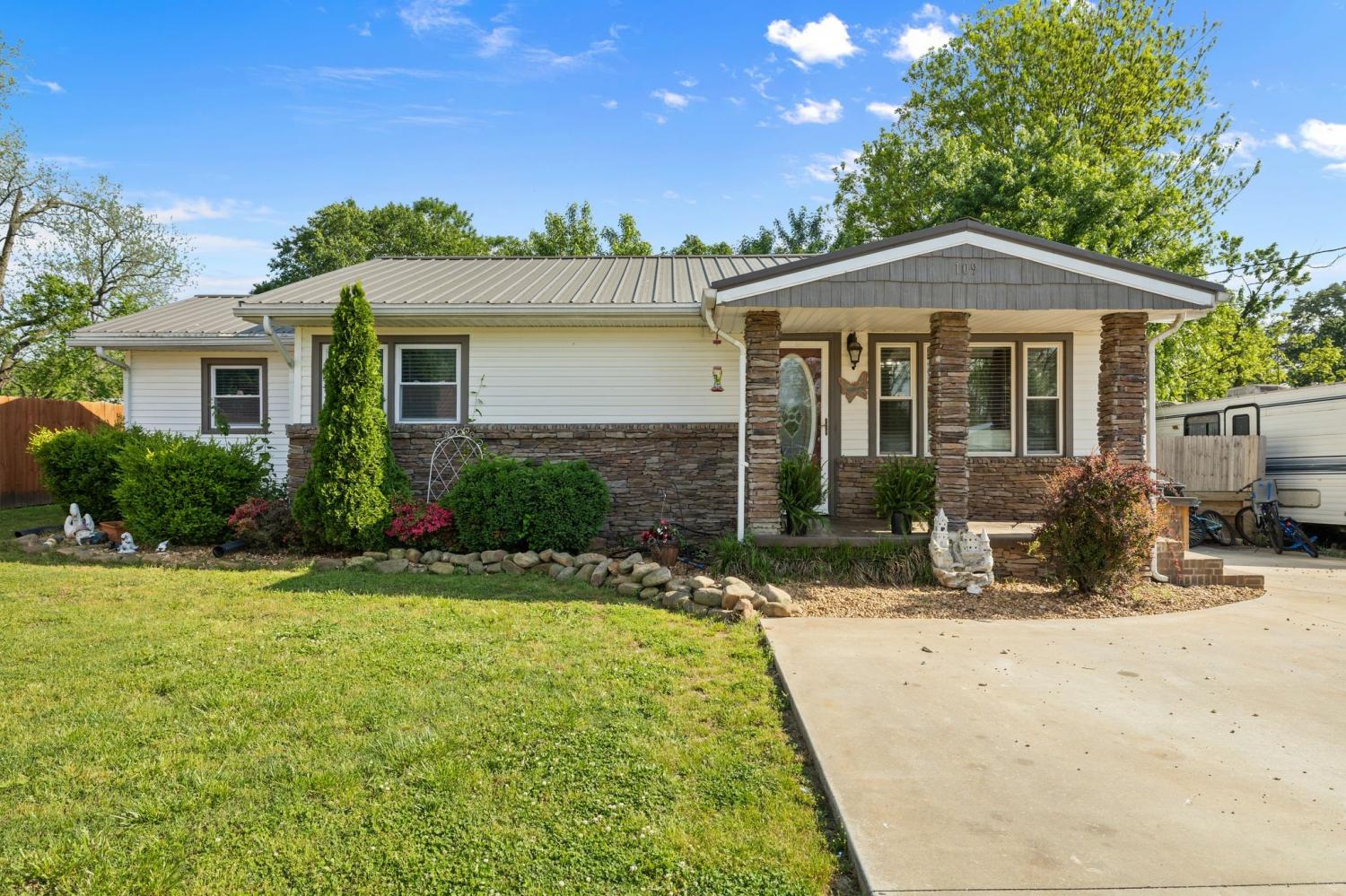 109-E-Market-St For Sale