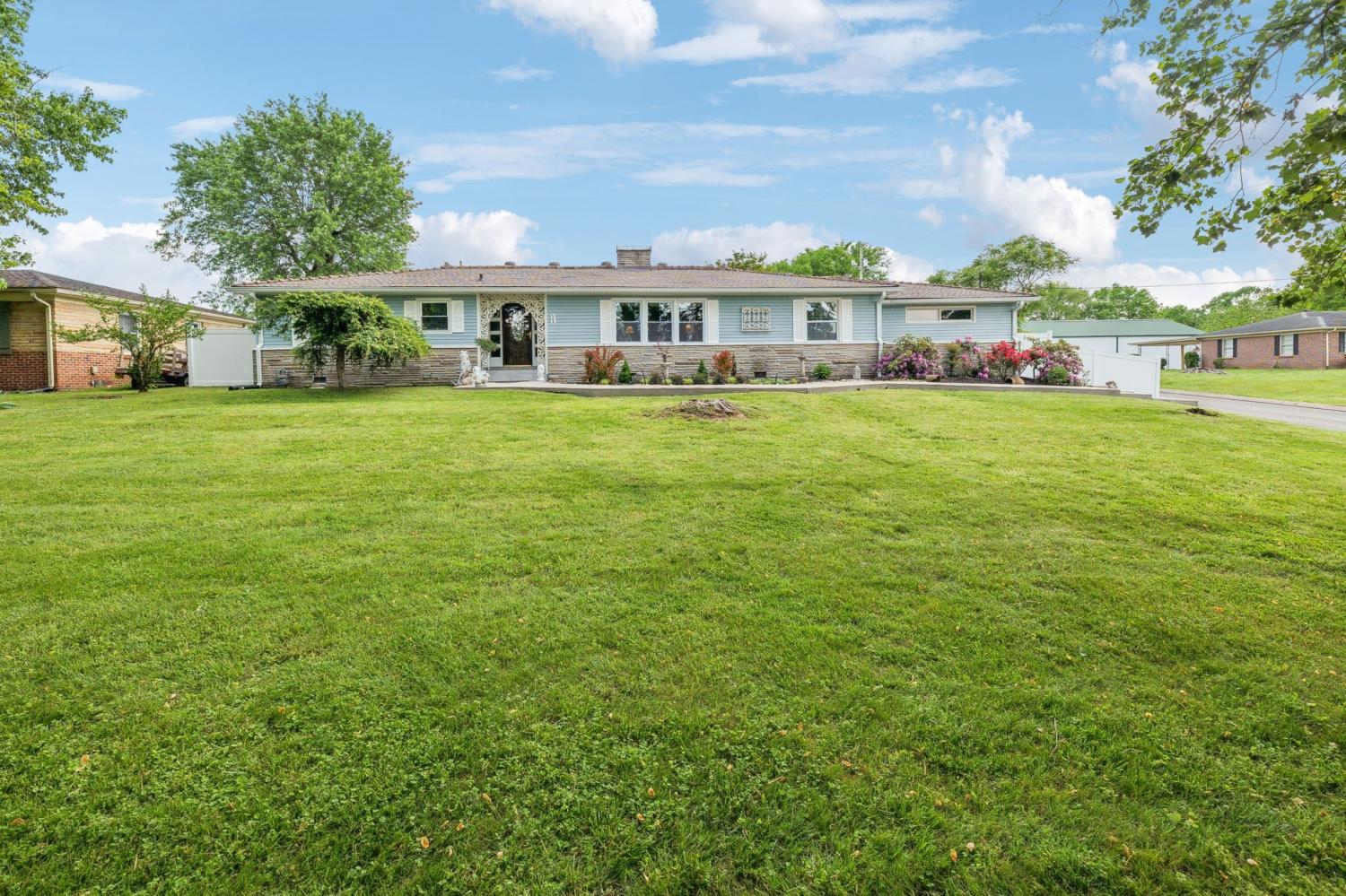 604-College-Ave--E For Sale