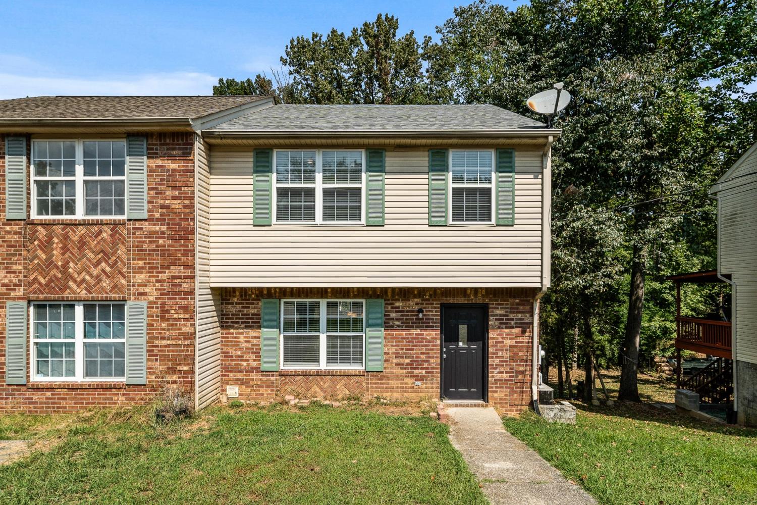 1120-Waggoner-Ct--W For Sale