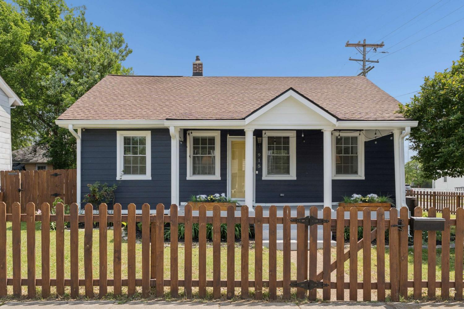 915-Elliston-St For Sale