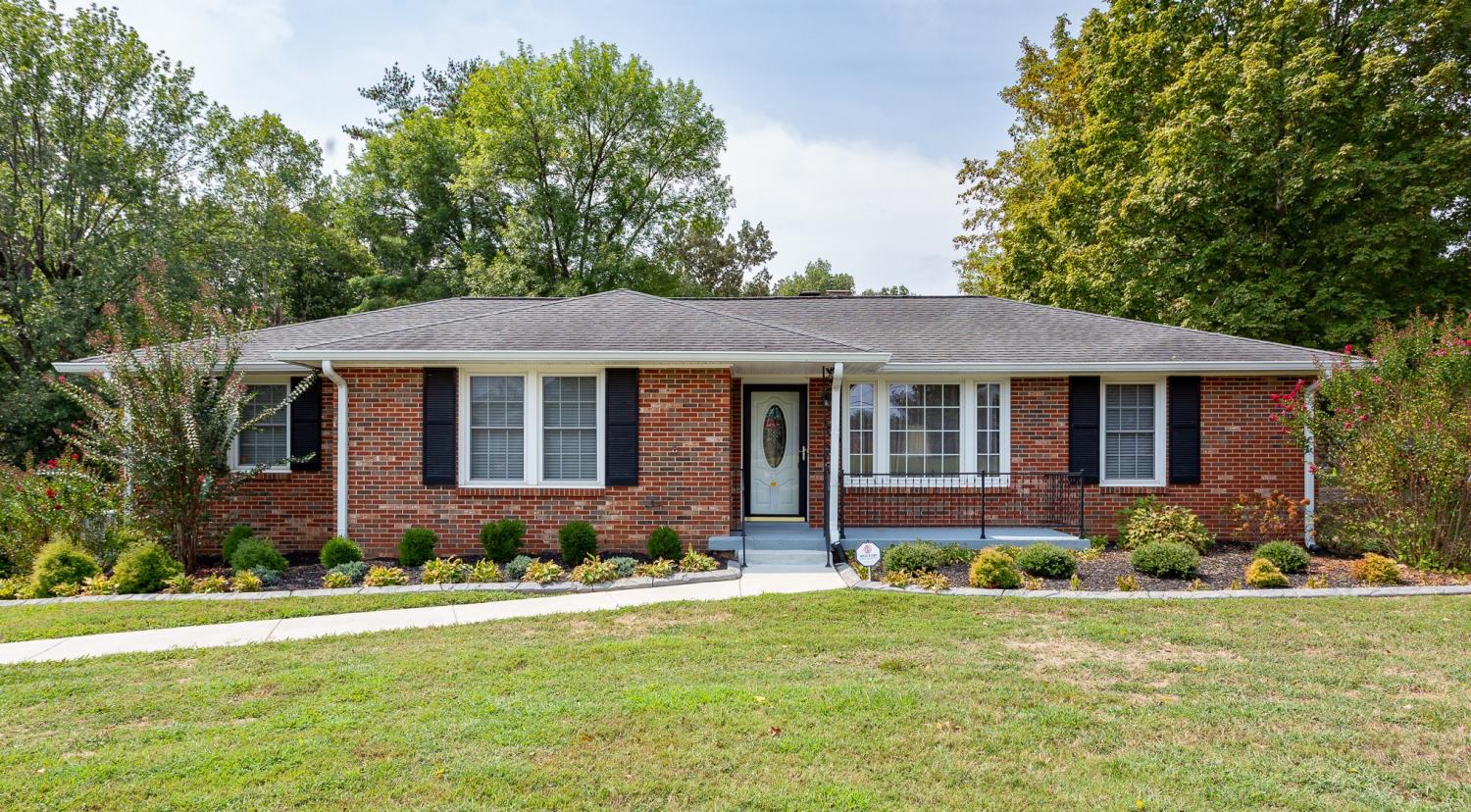 210-Essex-Drive For Sale