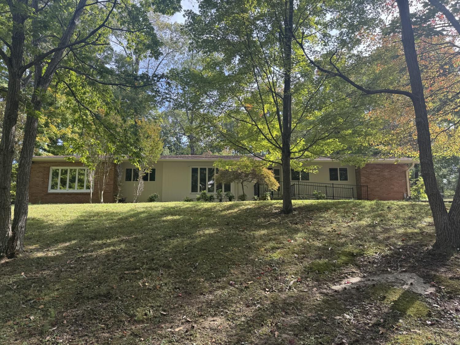 302-Crestview-Dr For Sale