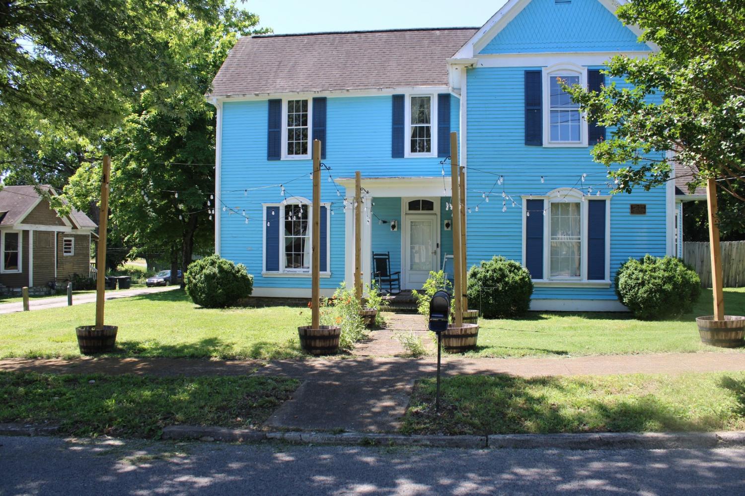 211-Maple-St--E For Sale
