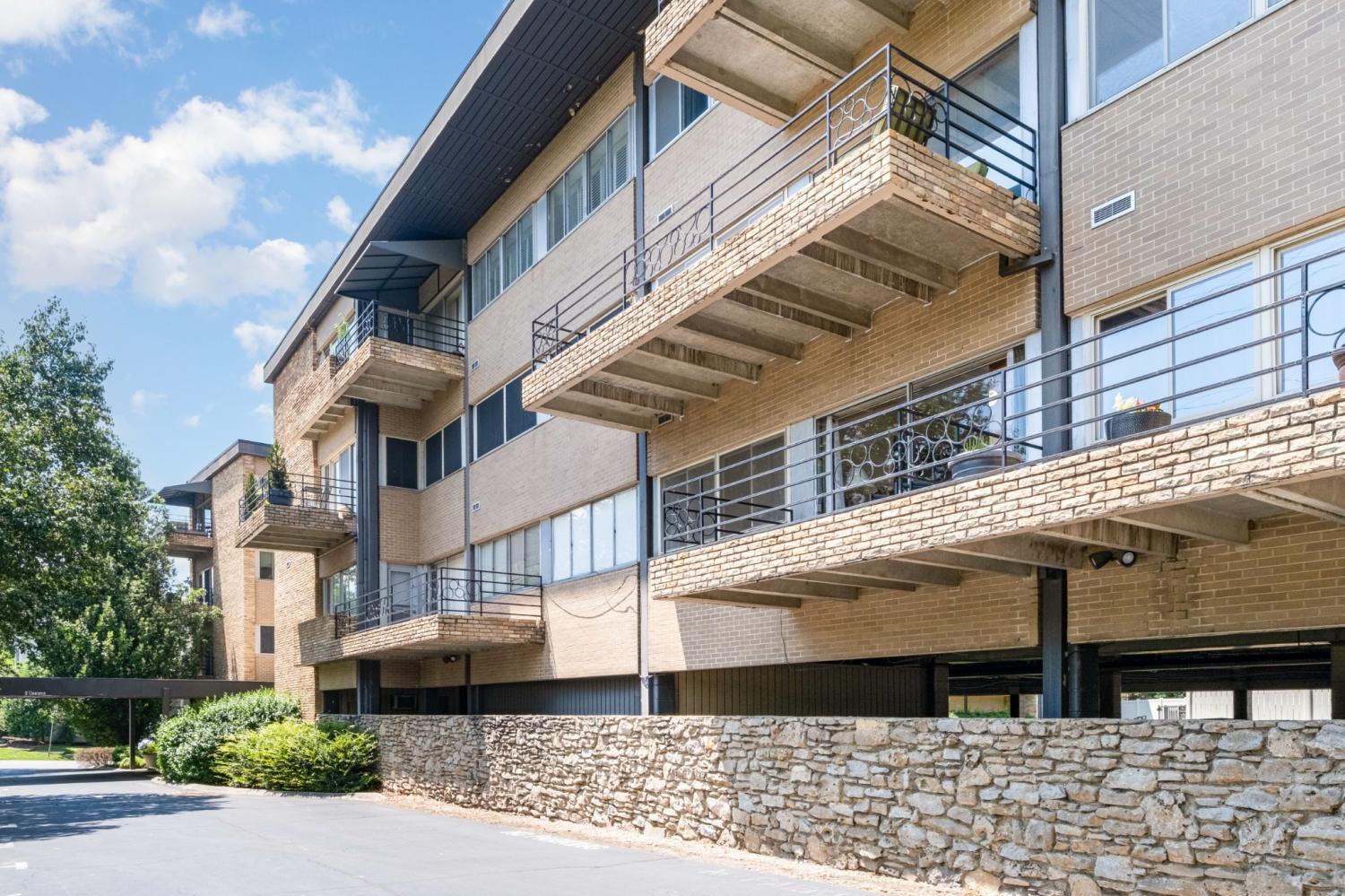 4200-West-End-Ave For Sale