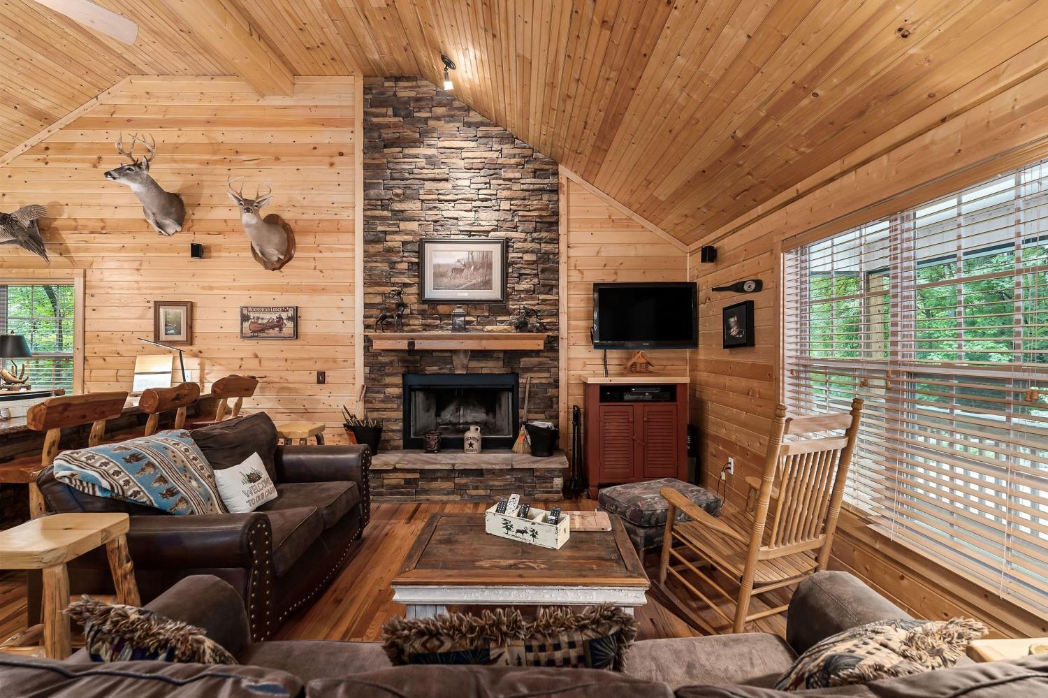 375-Lakeside-Dr For Sale