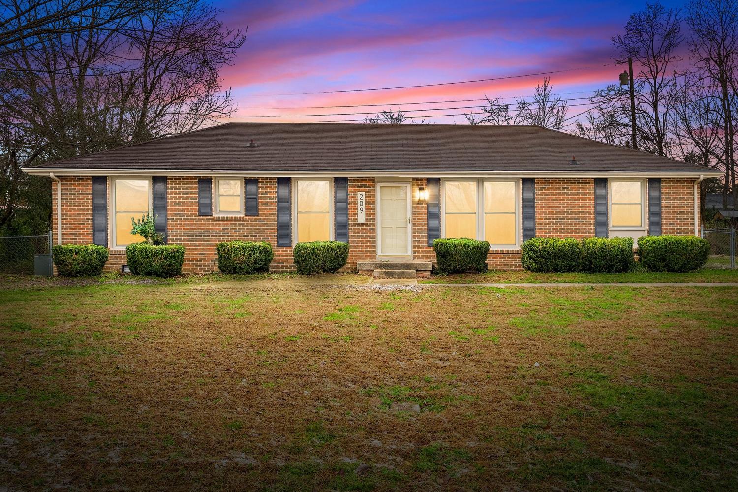 209-Maplewood-Dr For Sale