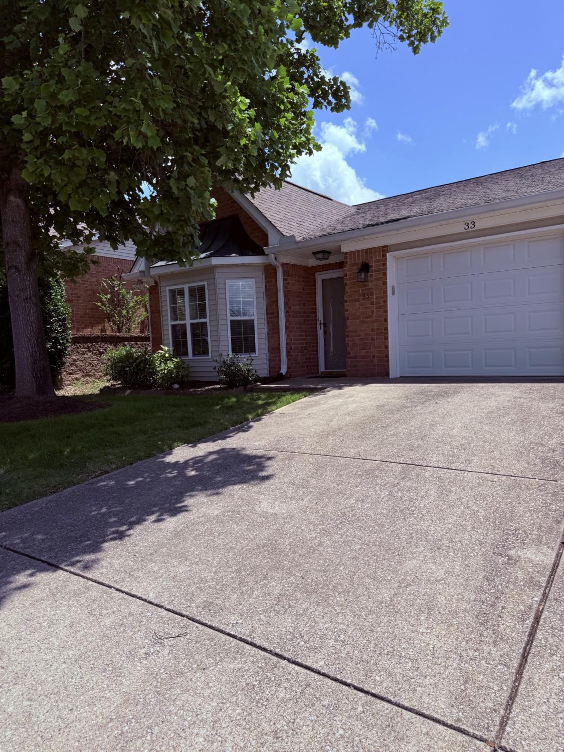 33-Holland-Park-Ln For Sale