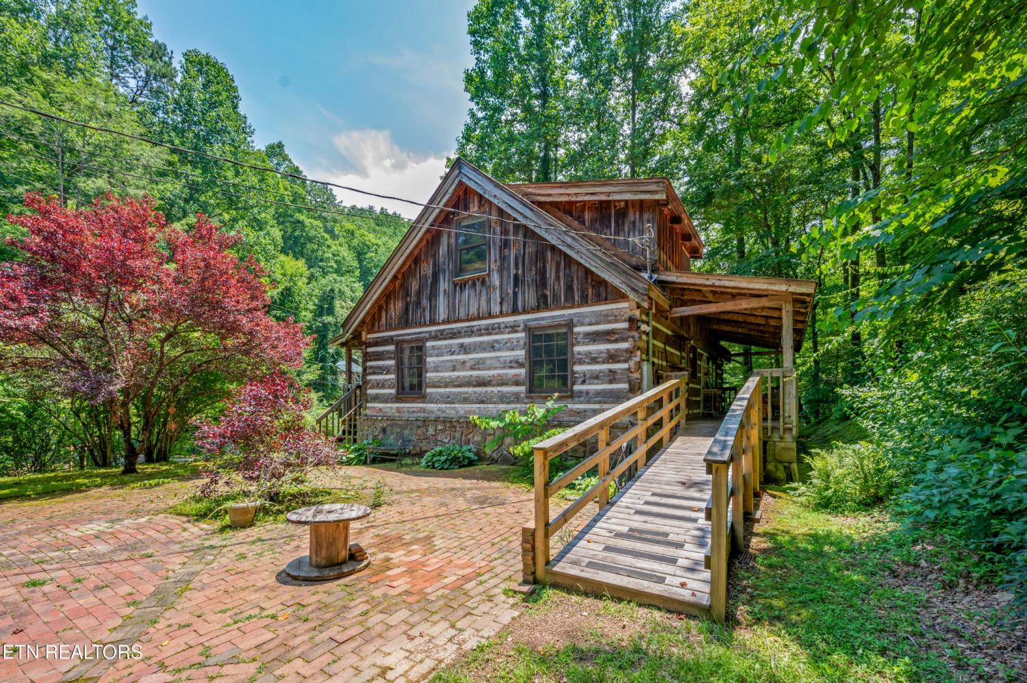 727-Hidden-Valley-Rd For Sale