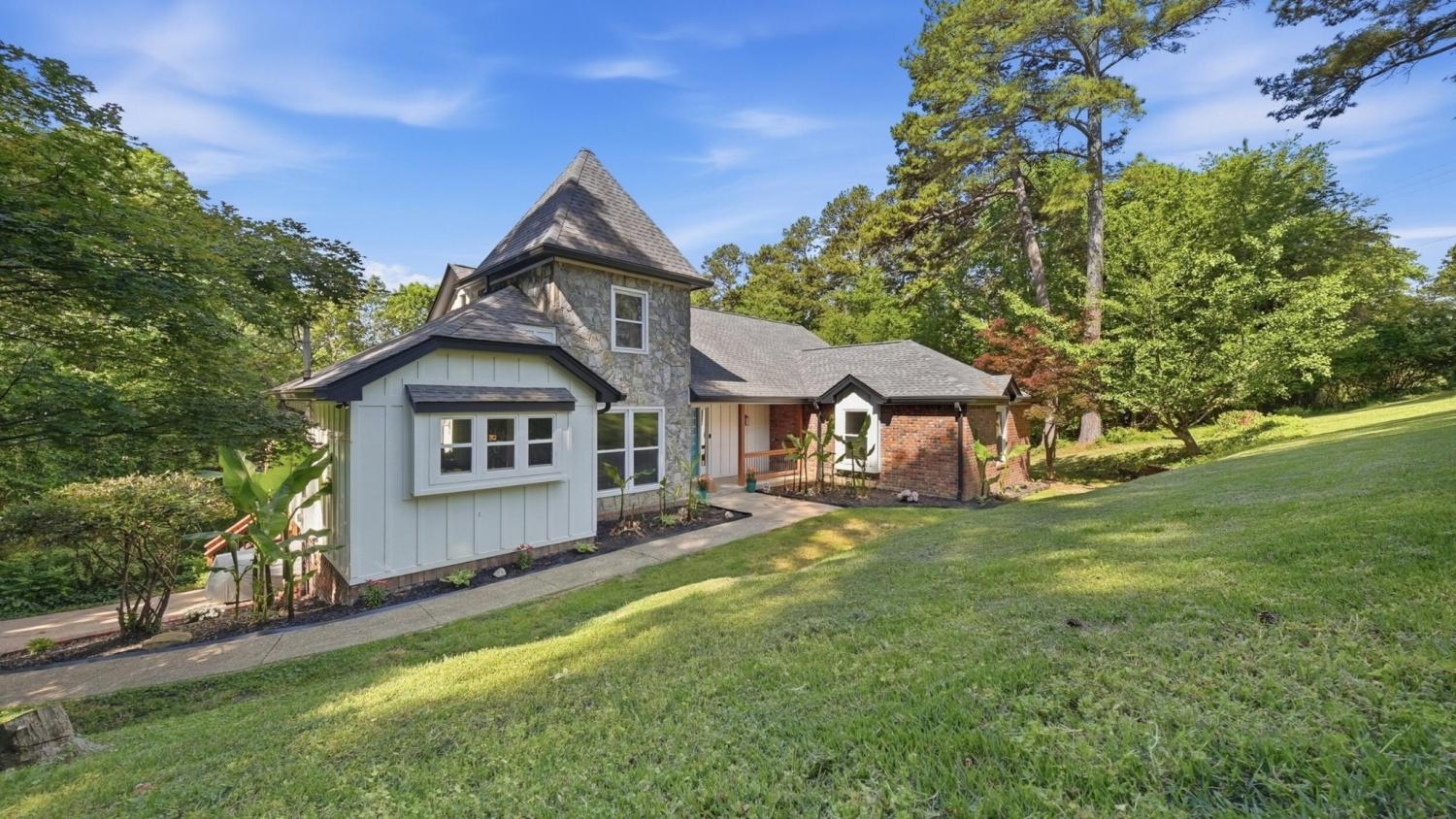 3591-Kings-Road For Sale