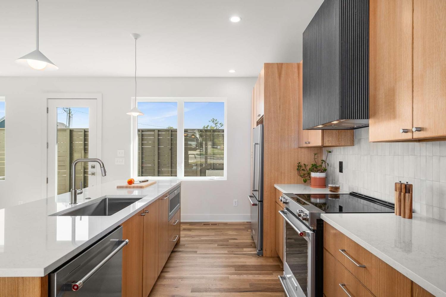 924-Thomas-Ave For Sale
