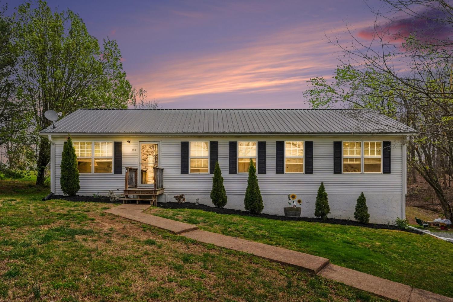 550-Gregory-Rd For Sale