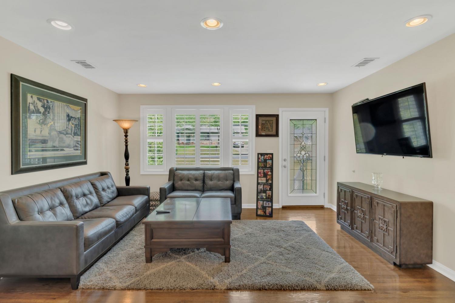 102-Woodyside-Dr For Sale