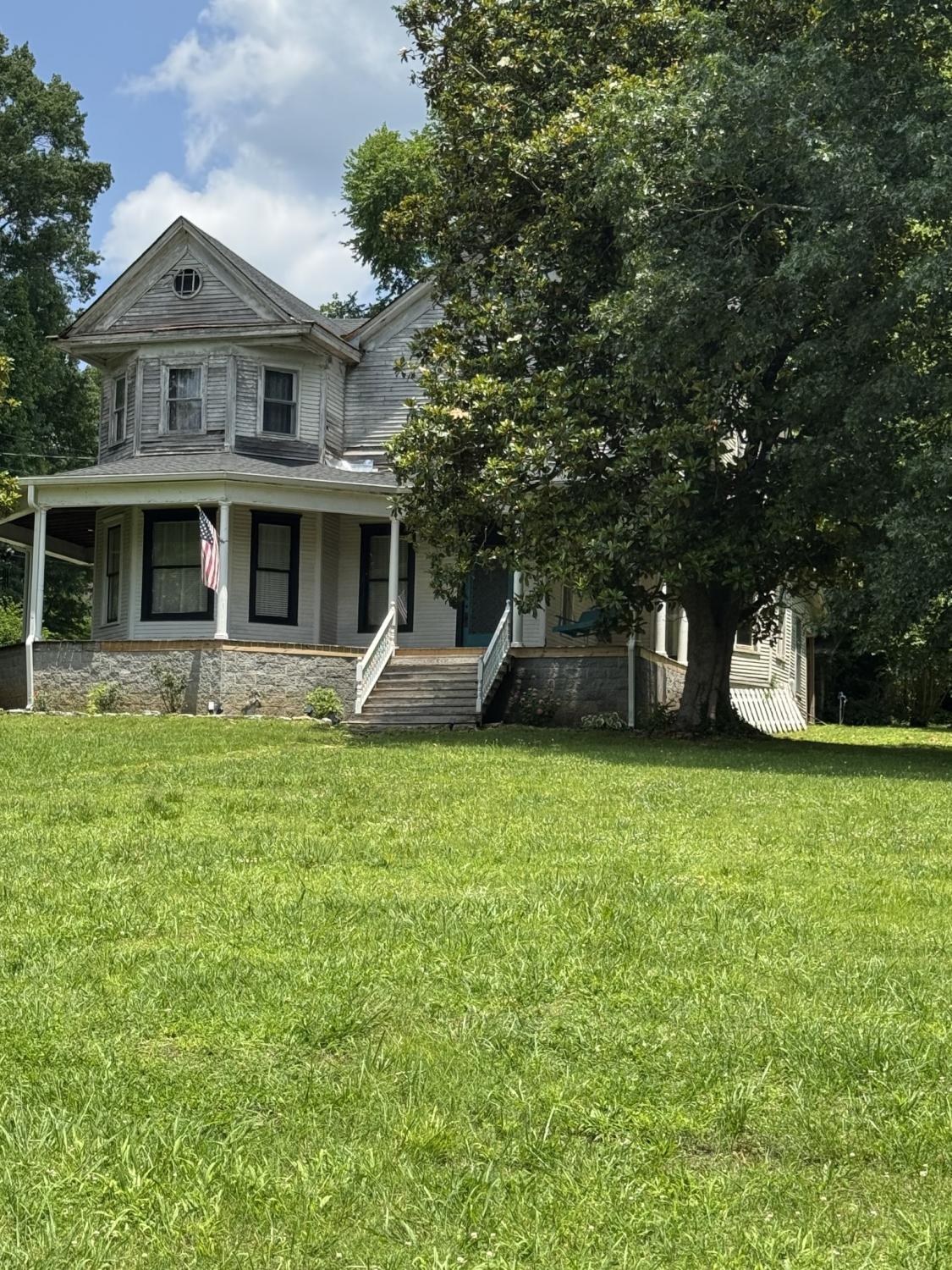 403-Vine-St--S For Sale