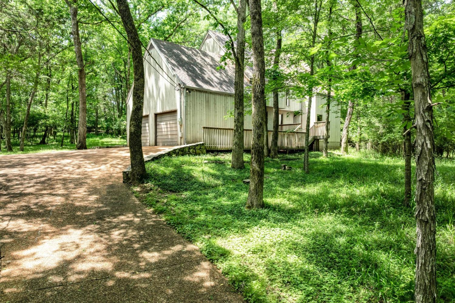 556-Lakeshore-Drive For Sale