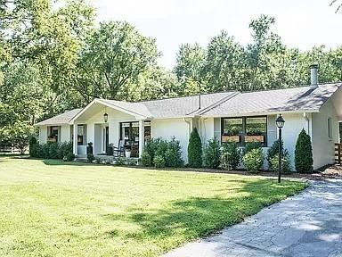 1009-Chapel-Ct For Sale