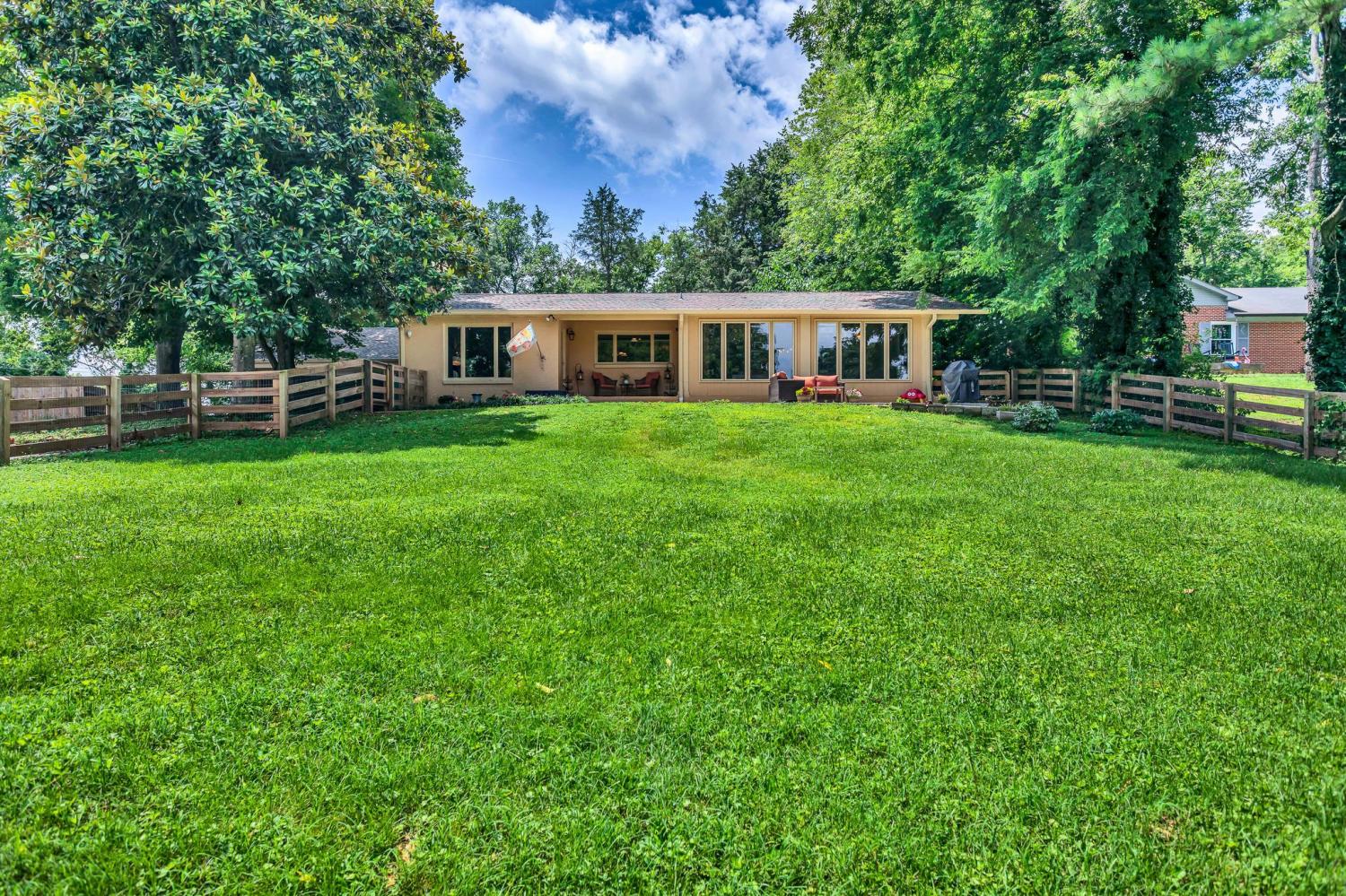 209-Woods-Dr For Sale