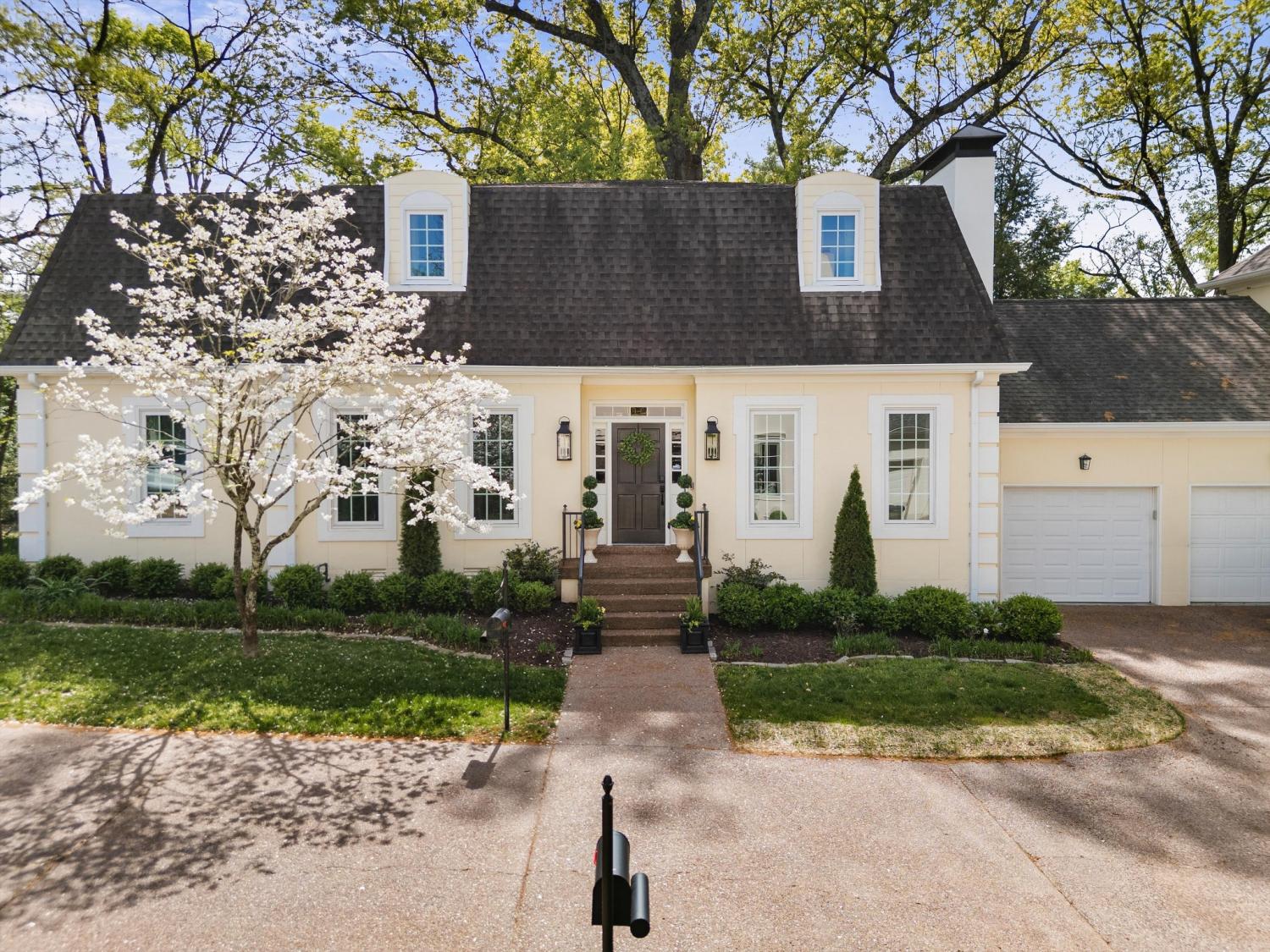 214-Chestnut-Hill-Dr For Sale