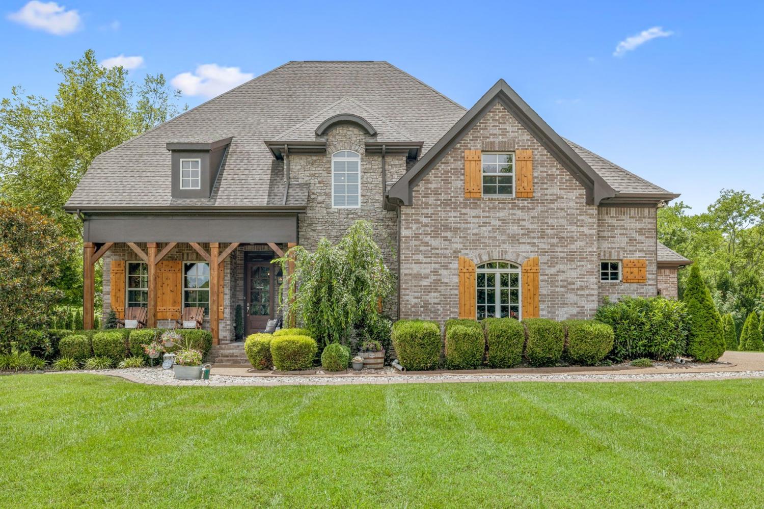 1501-Registry-Row For Sale