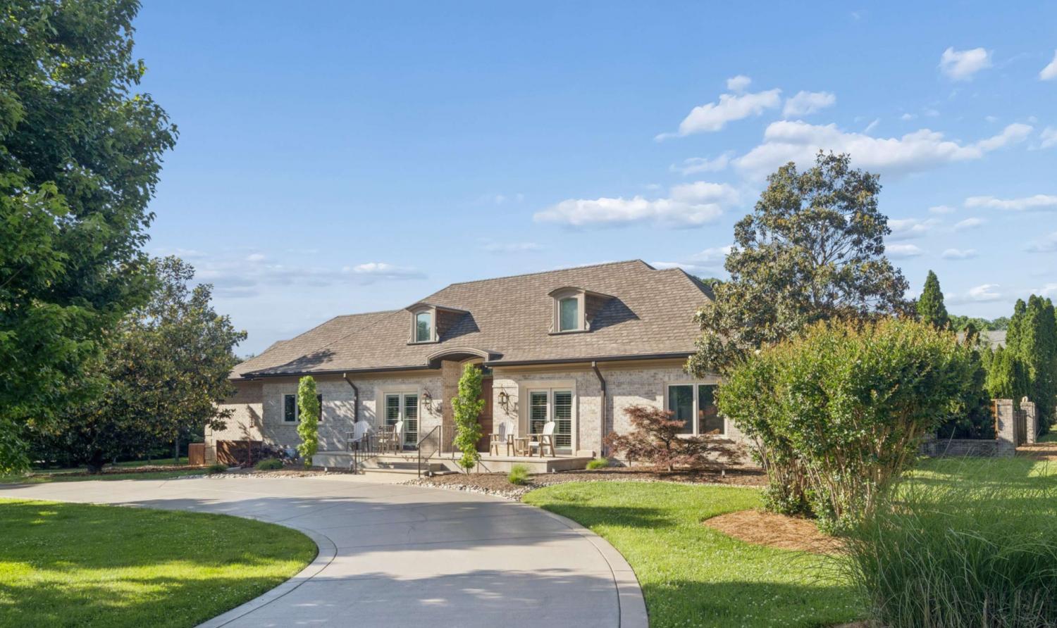 2600-Tyne-Blvd For Sale