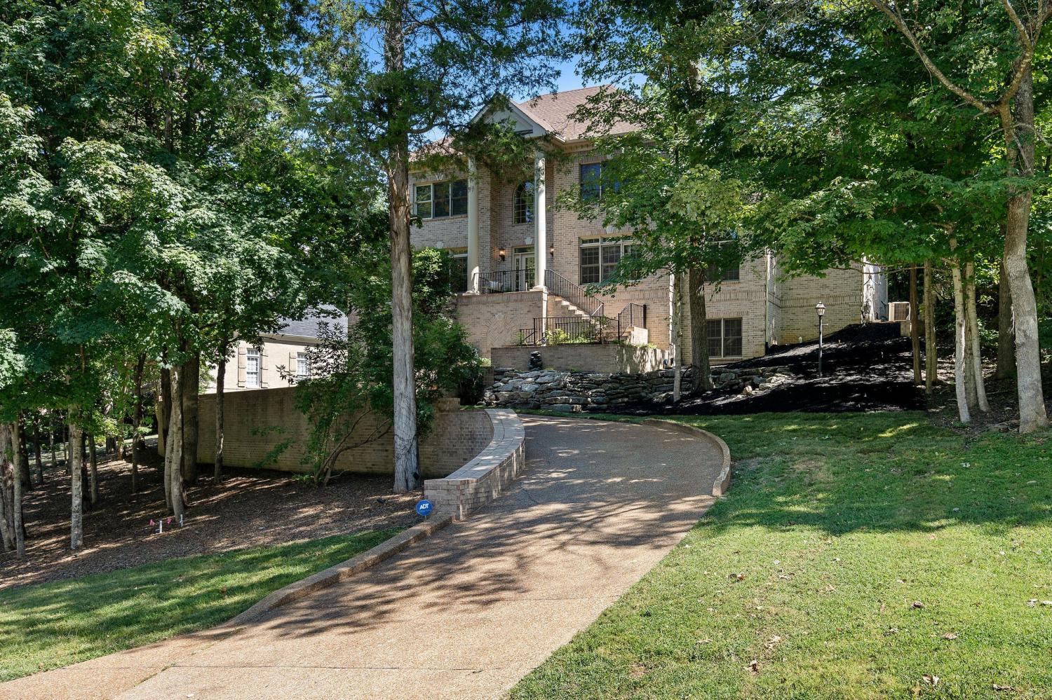 552-Grand-Oaks-Dr For Sale