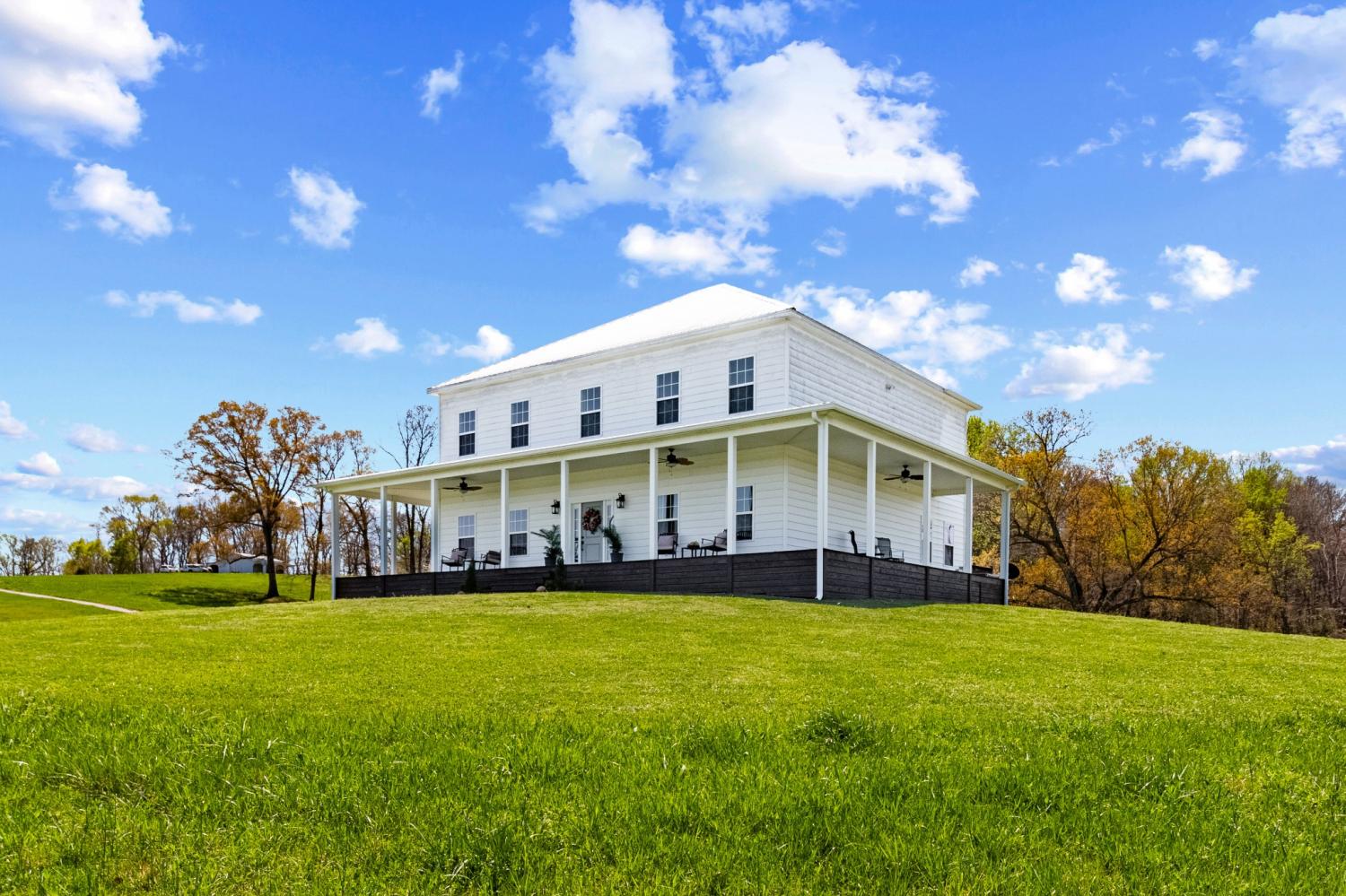 185-Thompson-Rd For Sale