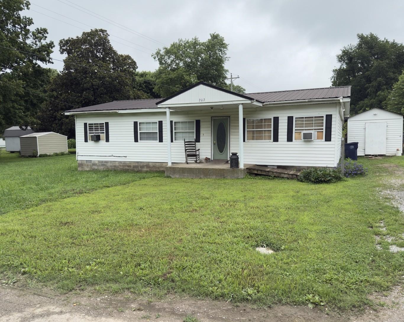 207-W-Hill-St For Sale