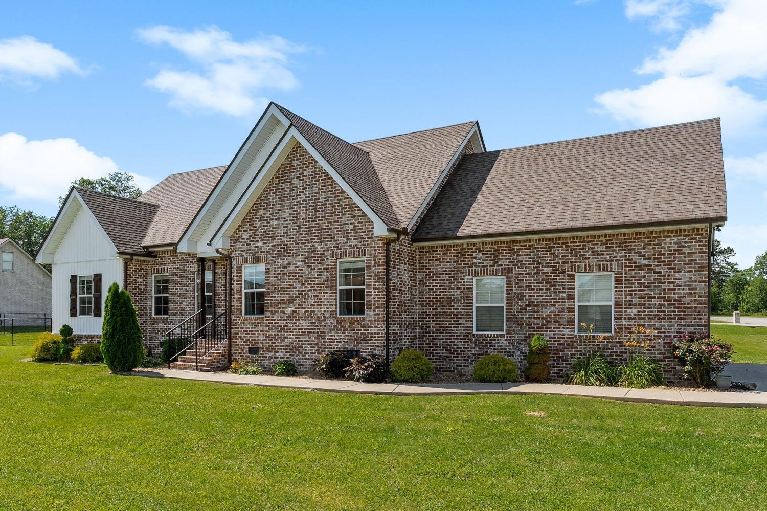 105-Fieldstone-Dr For Sale