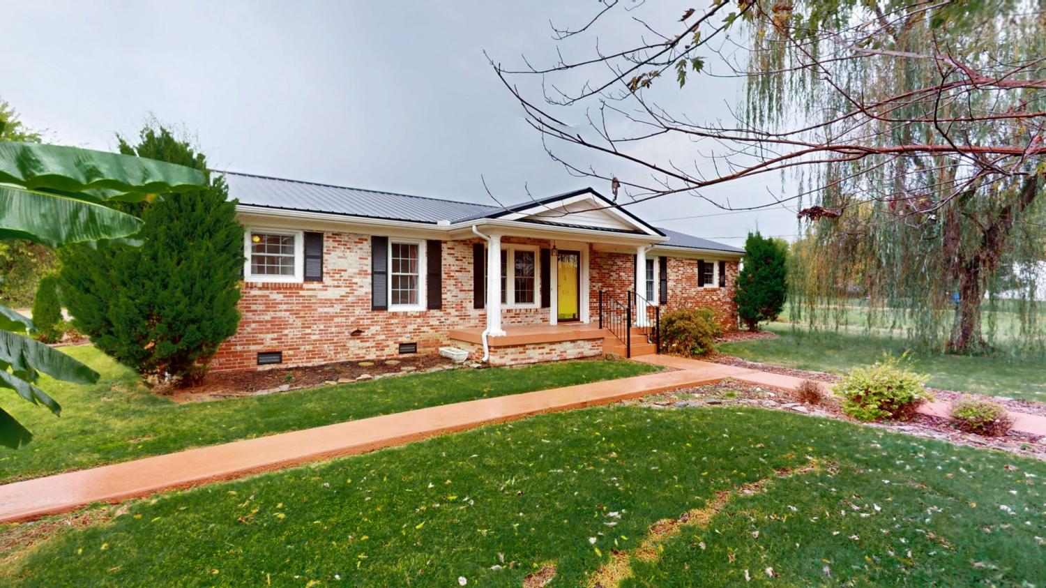 715-Poplar-Bluff-Rd-E For Sale
