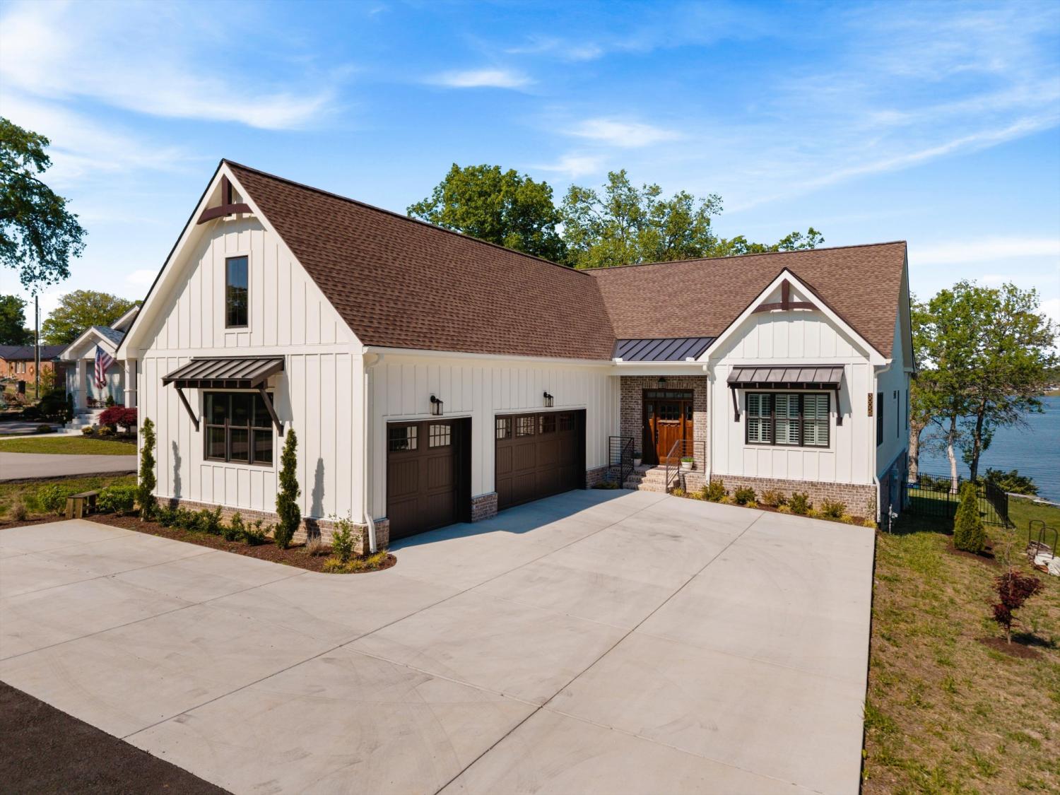 3005-Lakeshore-Dr For Sale