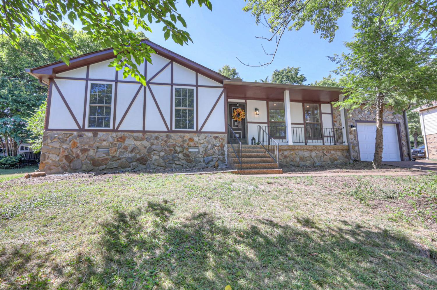 208-Cedarview-Dr For Sale