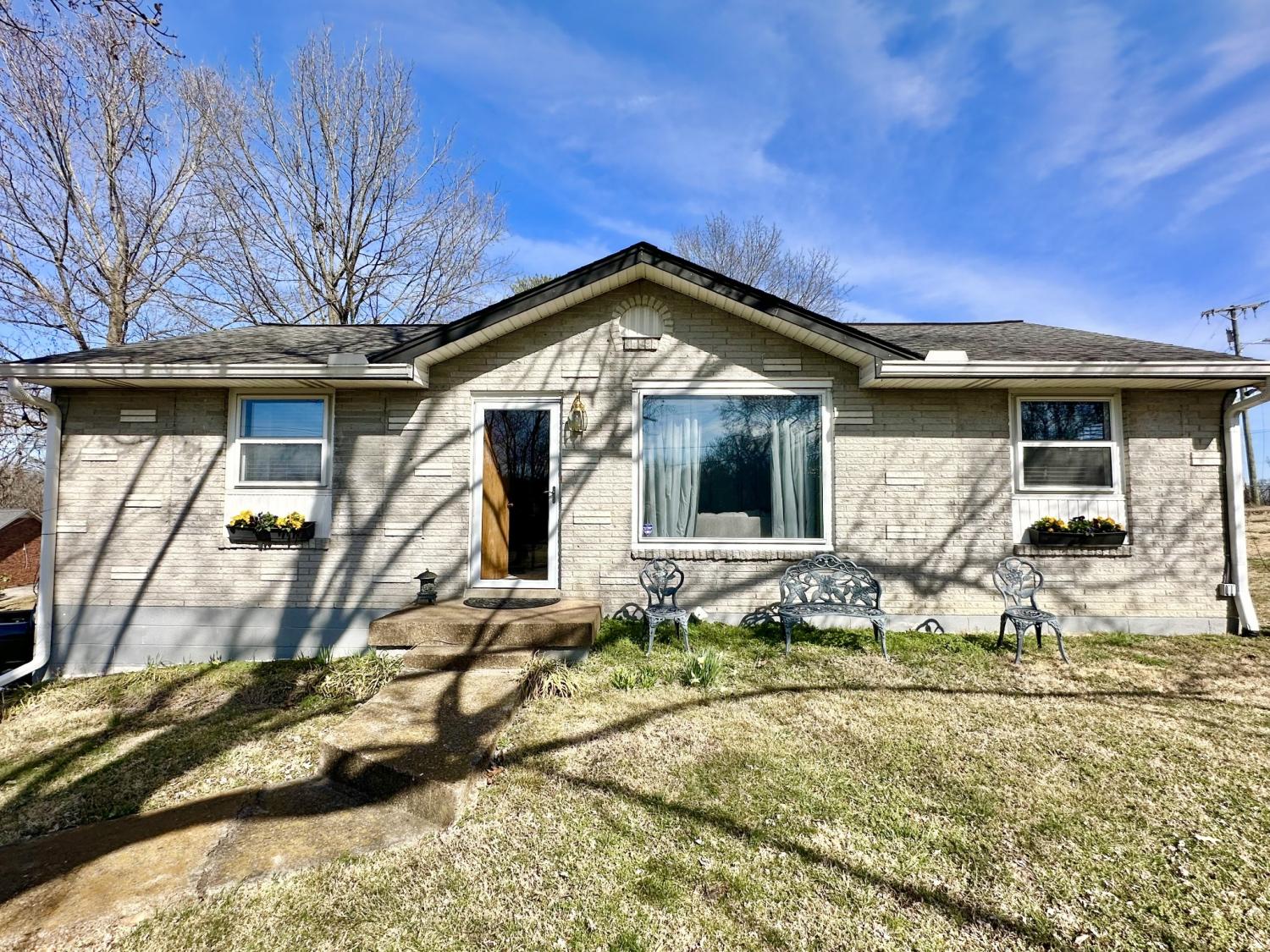208-Willow-Ct For Sale