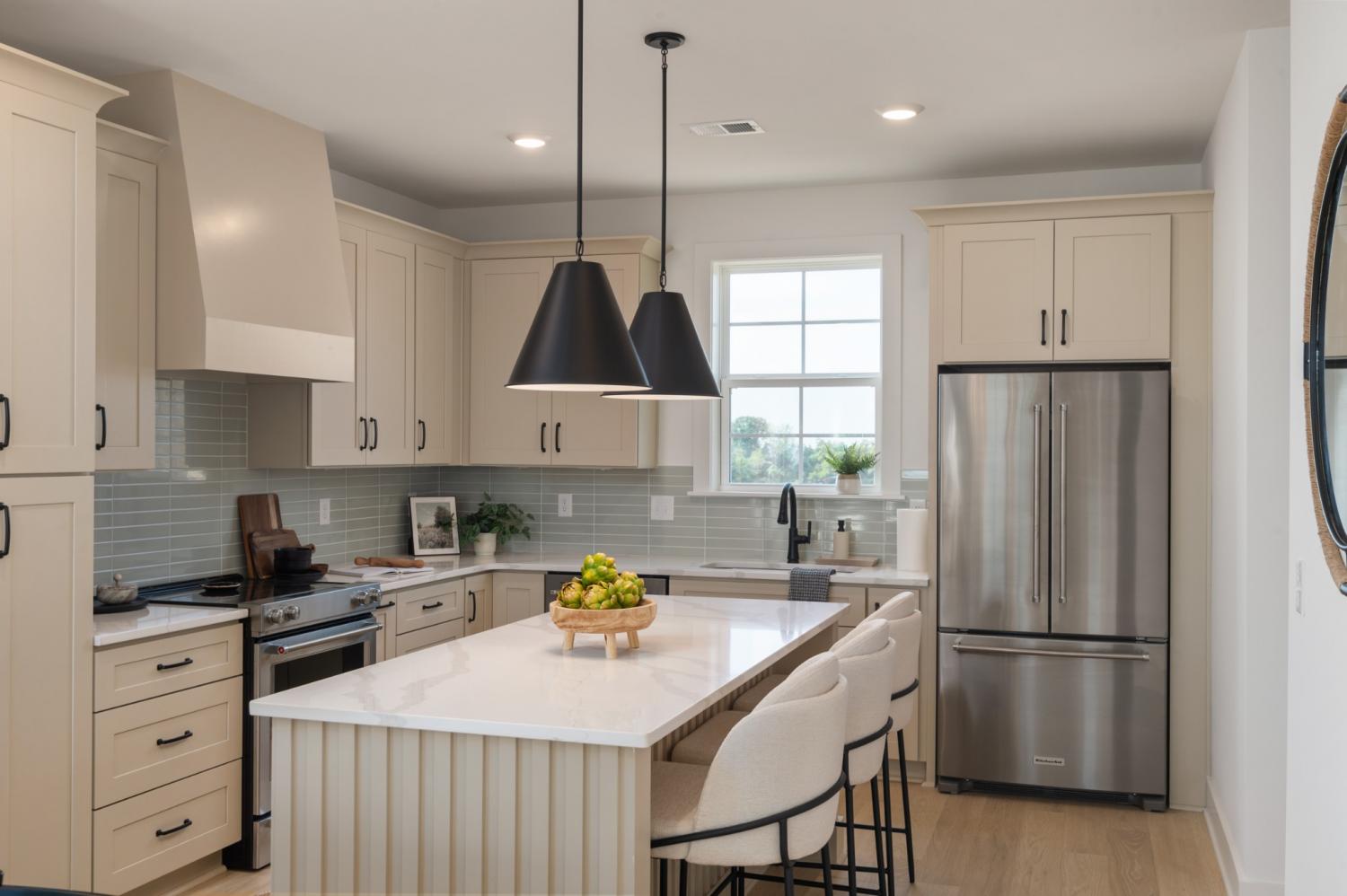 404-Hawthorn-ln For Sale