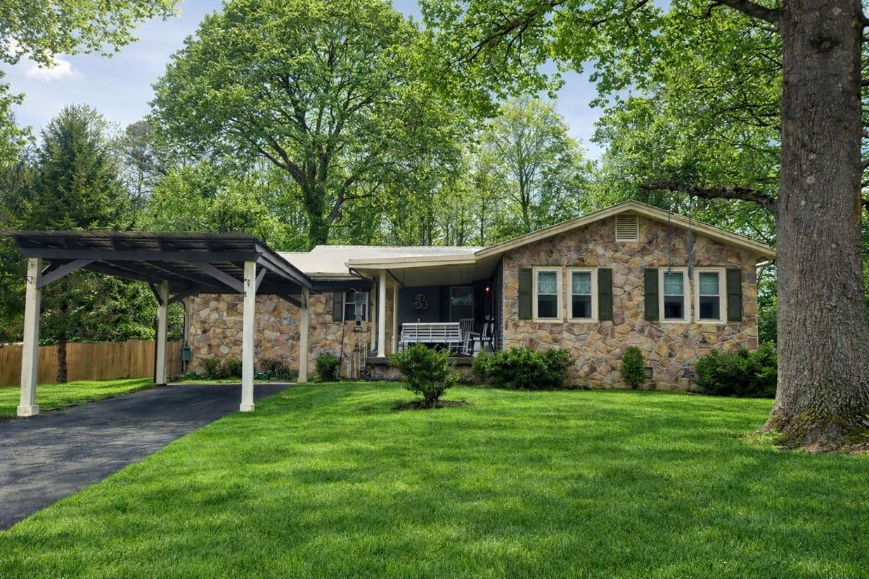 104-Brown-Ln For Sale